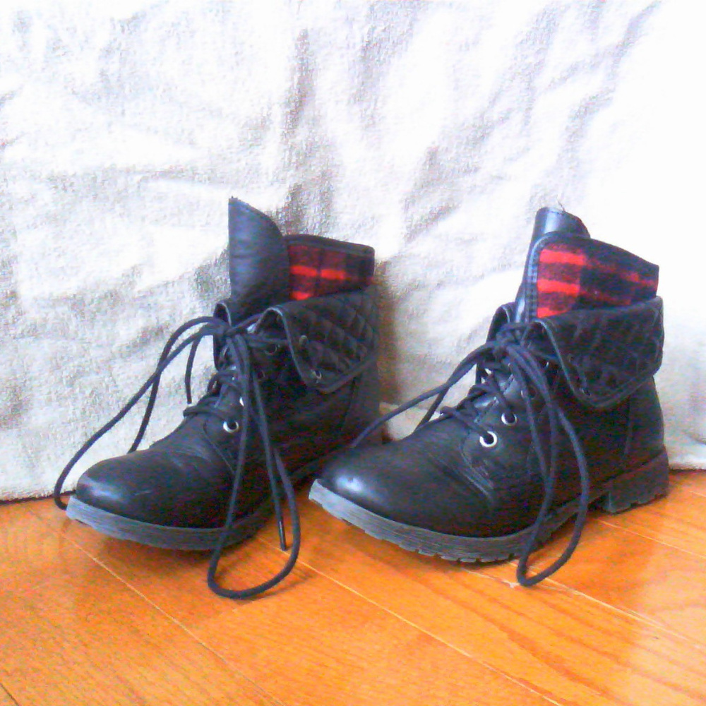 Womens combat boots!